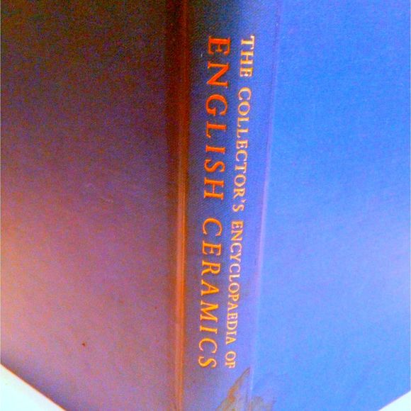 The Collector's Encyclopaedia of English Ceramics Hardcover Illustrated - Picture 2 of 6